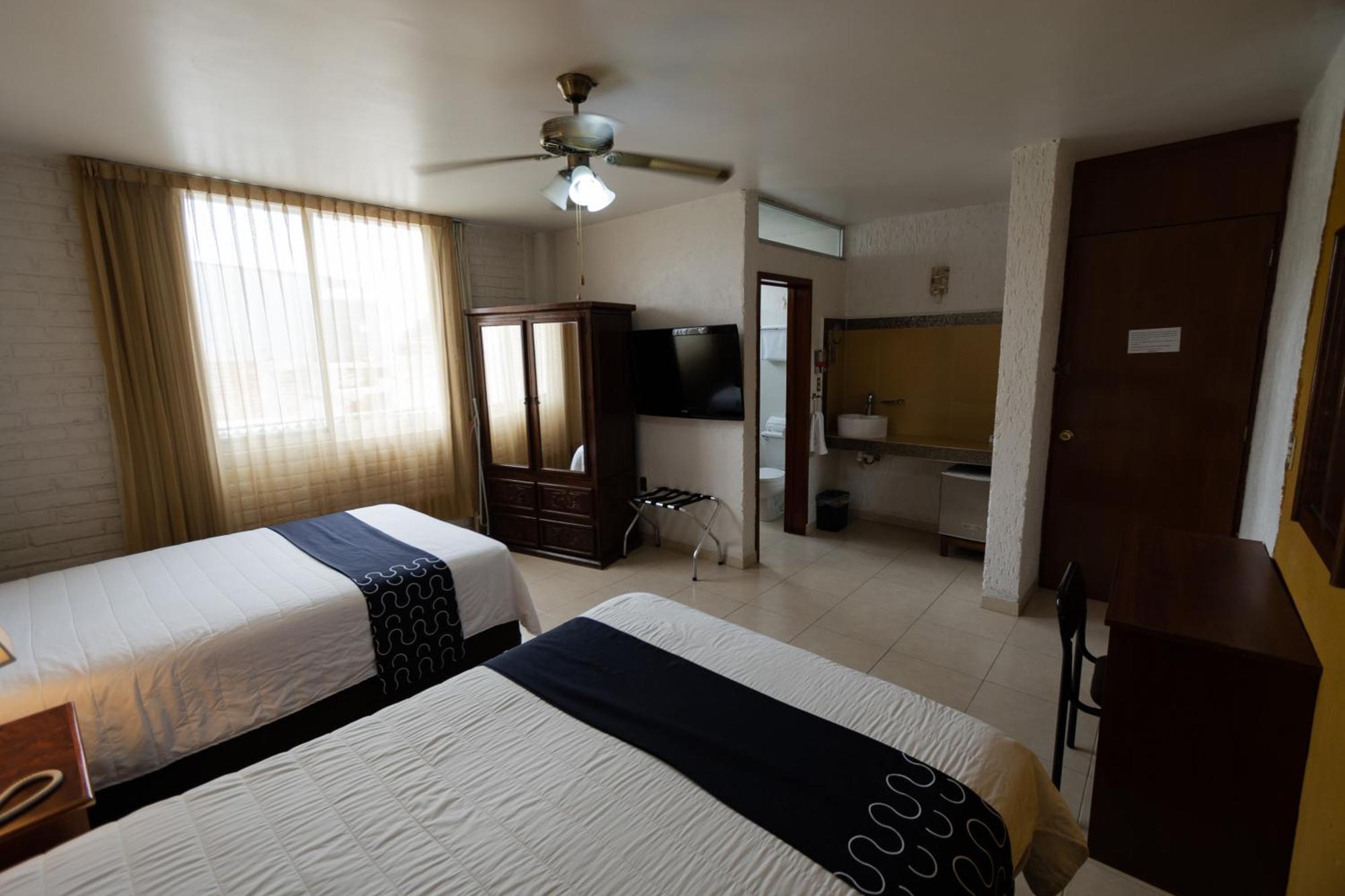 Hotel Hc Celaya  Bagian luar foto