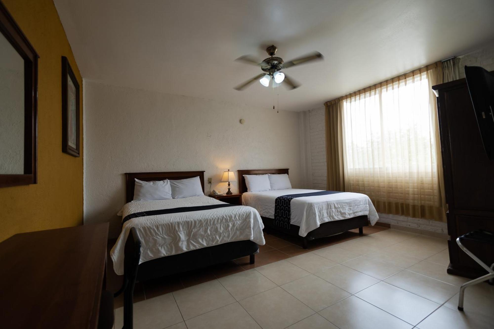 Hotel Hc Celaya  Bagian luar foto
