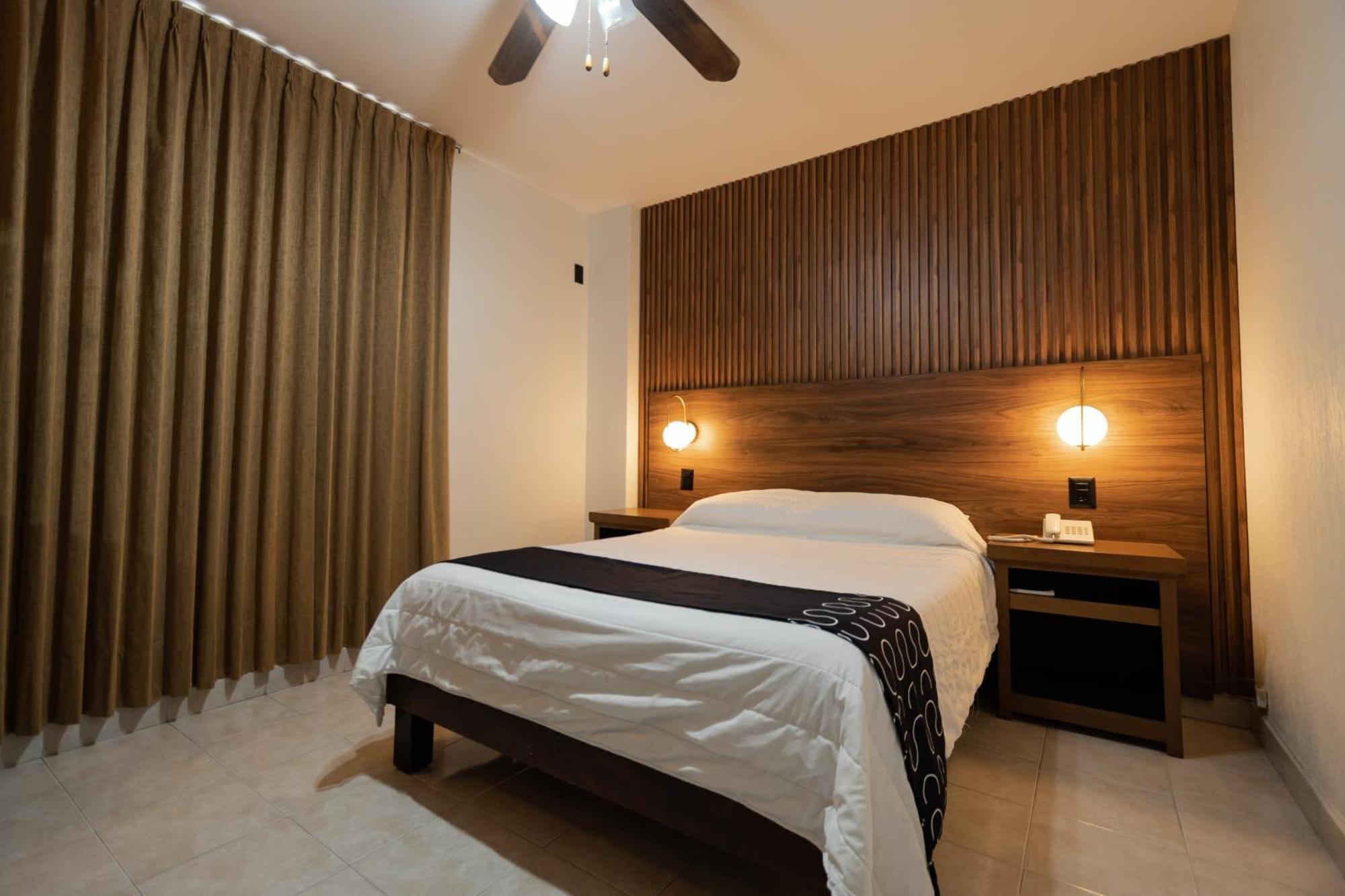 Hotel Hc Celaya  Bagian luar foto