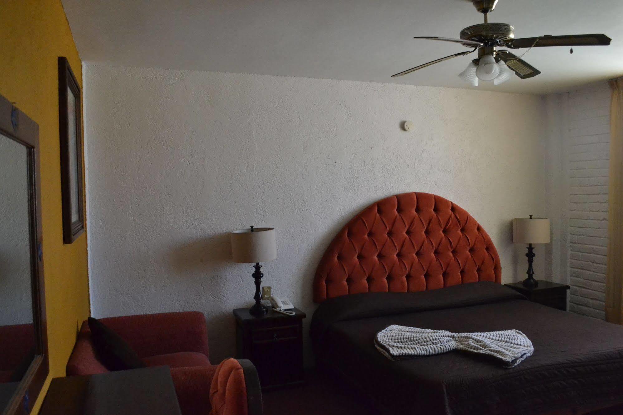 Hotel Hc Celaya  Bagian luar foto