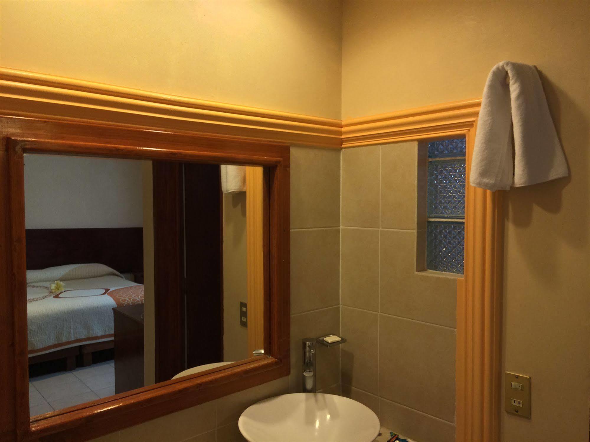 Hotel Hc Celaya  Bagian luar foto