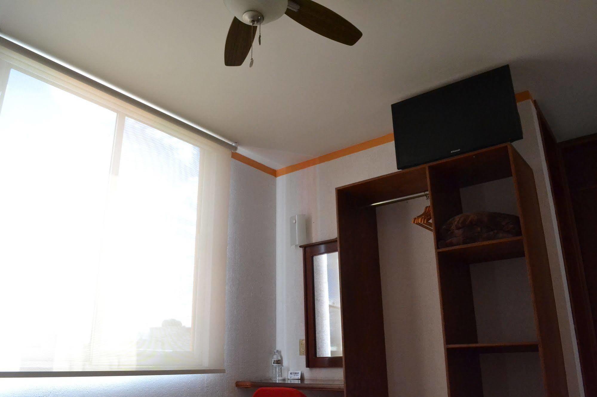 Hotel Hc Celaya  Bagian luar foto